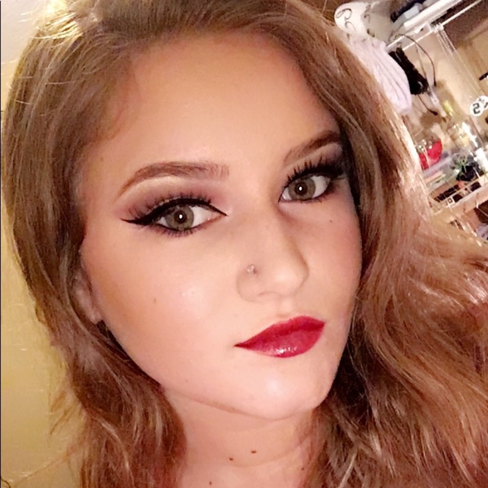 Meet your Posher, Alyssa